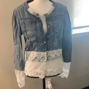 NWOT DENIM W LACE BUTTON UP